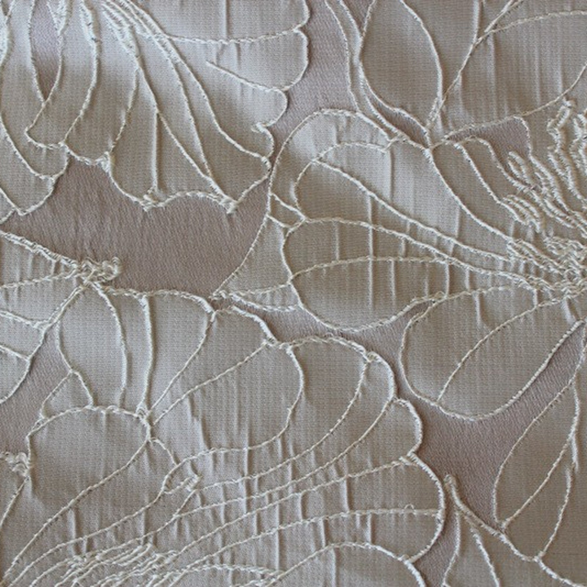 Cambridge Silver Tablecloth — fabric swatch