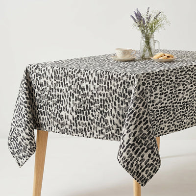 Cobblestone Jacquard Tablecloth – Onyx