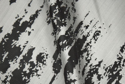 Marmore Marbled Jacquard Tablecloth – Black/White