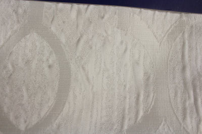 Superb Ogee Scroll Jacquard Tablecloth – White
