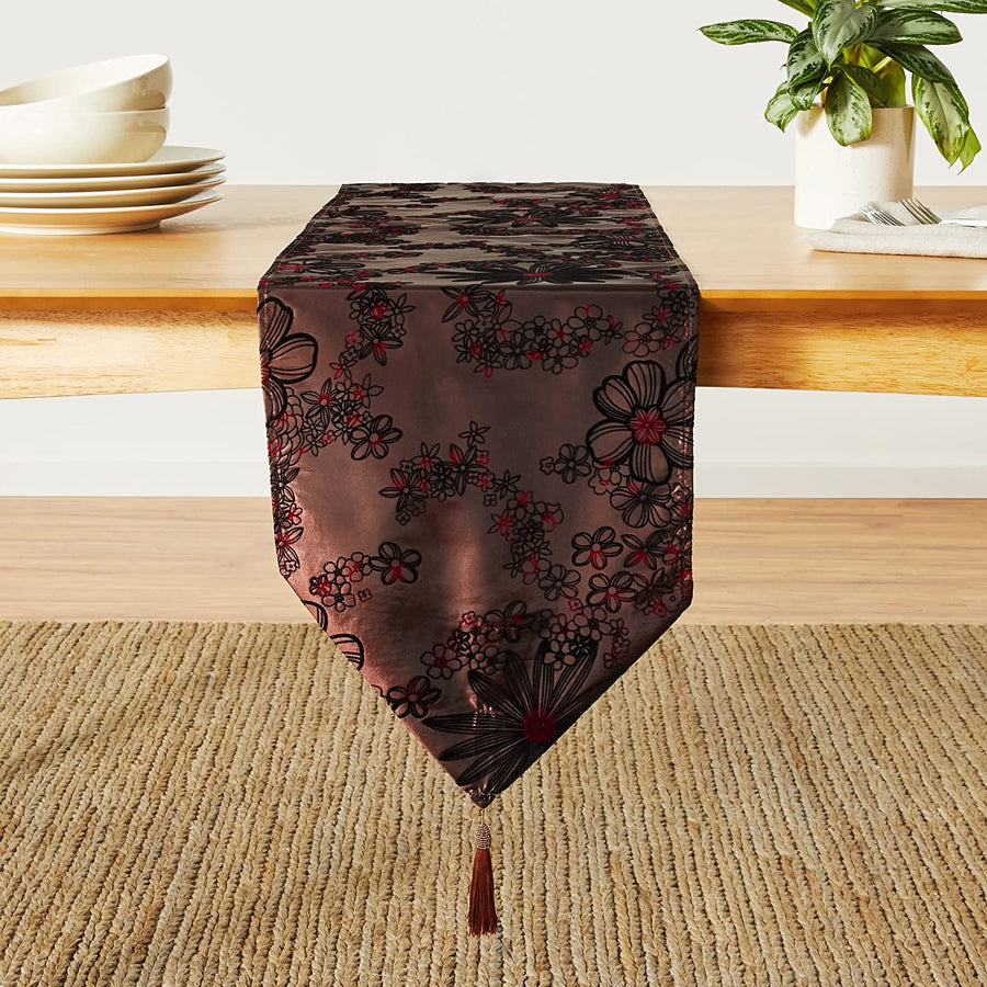 Silky Bloom Daisy Flower Pattern Decorative Table Runner